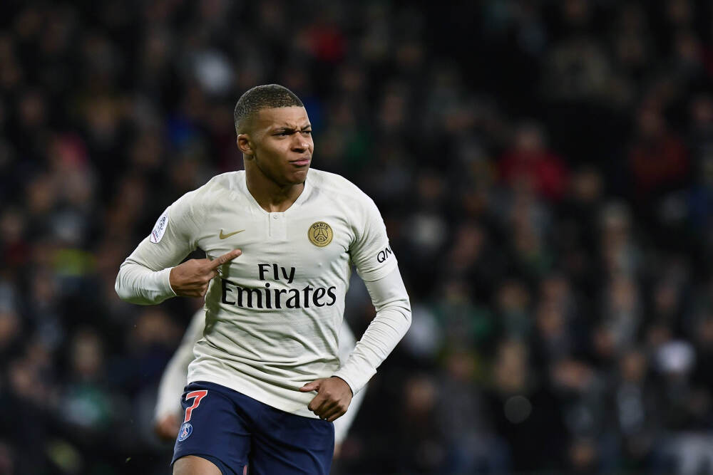 美国双航母威慑失效？中国福建舰入役如何改变西太平洋格局